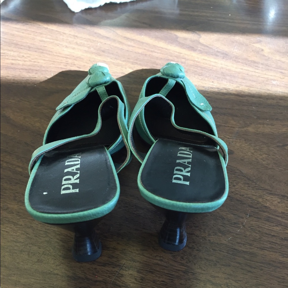 Prada - Picture 1 of 2